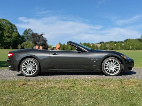 Used 2010 Maserati GranTurismo Convertible RWD image 21