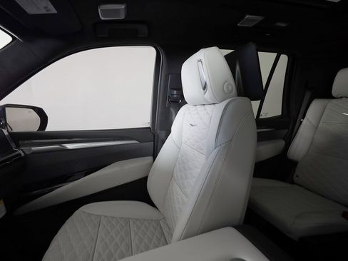 Used 2025 Cadillac Escalade V w/ LPO, ONYX Package image 43