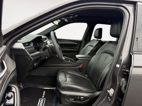 Used 2024 Jeep Grand Cherokee L Overland w/ Trailer Tow Package image 10