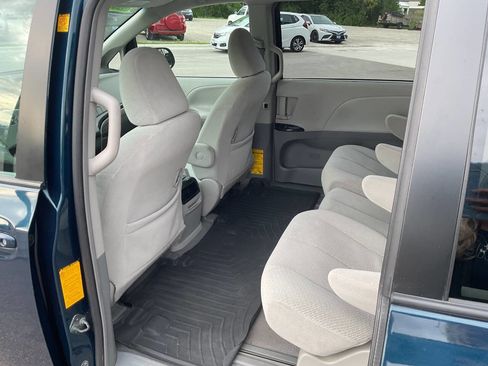 Used 2011 Toyota Sienna LE w/ Preferred Pkg FWD image 26