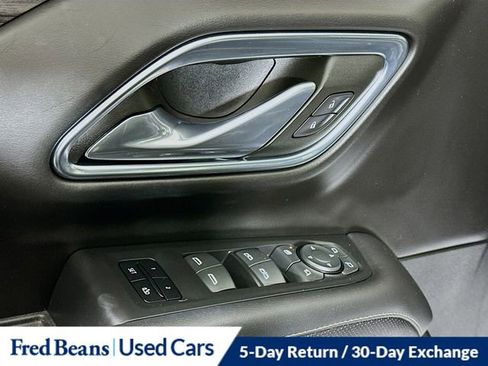 Used 2023 GMC Yukon XL SLT w/ SLT Premium Package image 20