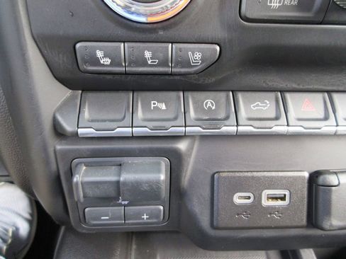 Certified 2020 GMC Sierra 1500 AT4 w/ AT4 Premium Package image 36