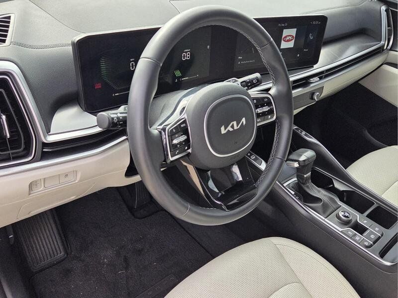 Used 2024 Kia Sorento S w/ Panoramic Sunroof Package FWD image 11