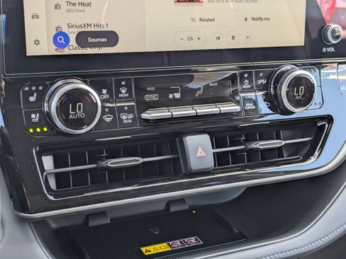 New 2026 Toyota Highlander Limited AWD/4WD image 15