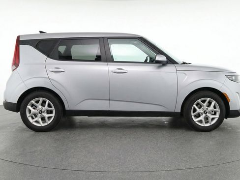 Used 2025 Kia Soul LX w/ LX Technology Package image 11
