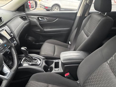 Used 2019 Nissan Rogue SV w/ Sun & Sound Touring Package image 9