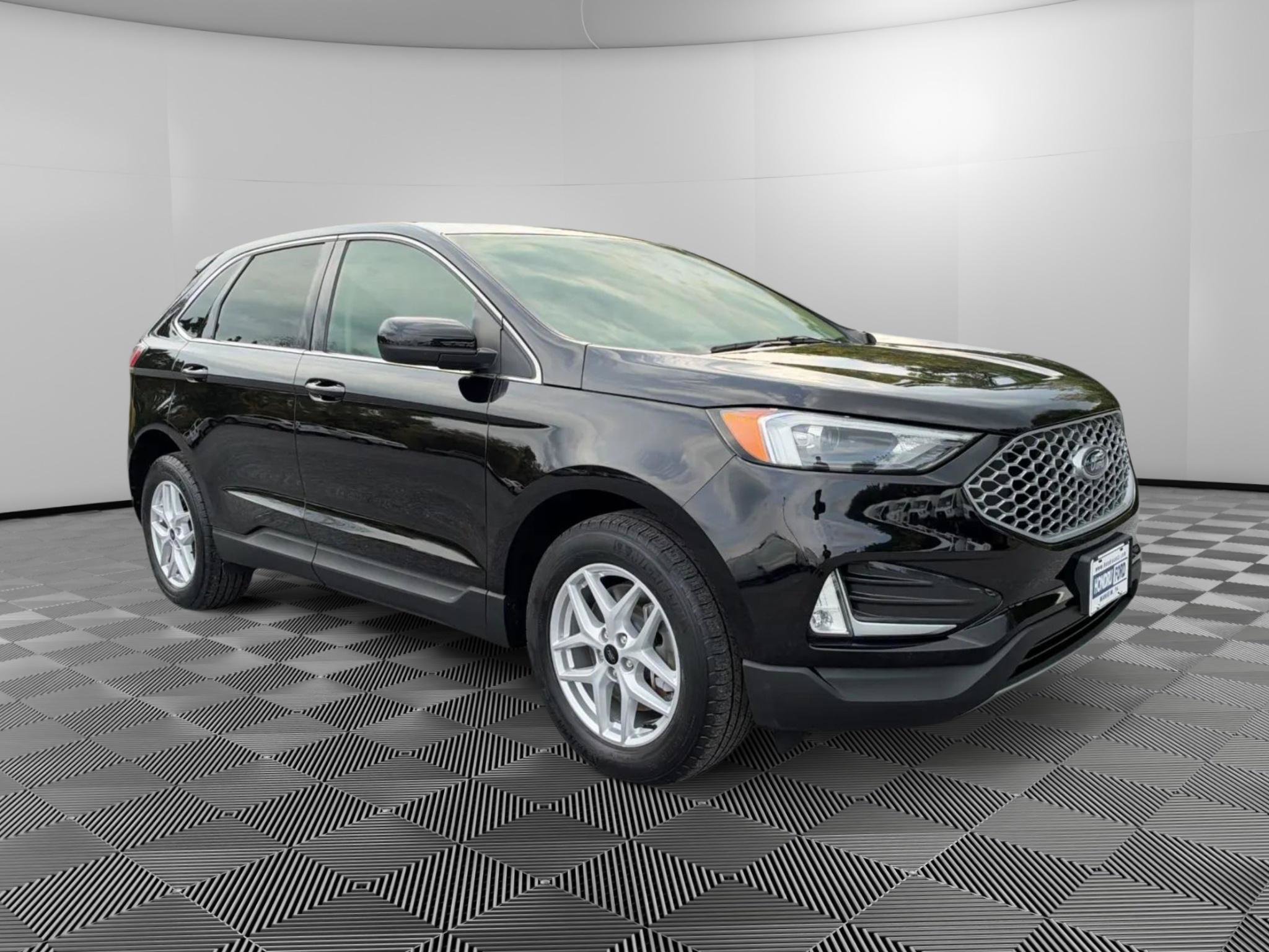 Used 2023 Ford Edge SEL w/ Convenience Package AWD/4WD image 2