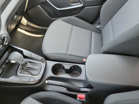 Used 2025 Kia Soul LX w/ LX Technology Package FWD image 20