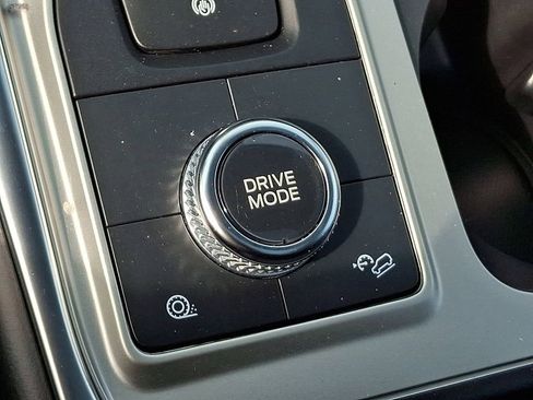 Certified 2022 Ford Explorer XLT w/ Equipment Group 202A AWD/4WD image 26