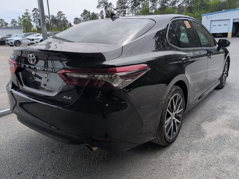 Used 2023 Toyota Camry XLE image 3