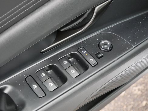 Certified 2025 Hyundai Elantra SEL image 19