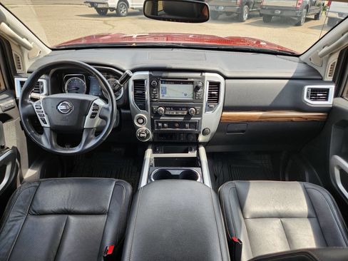 Used 2018 Nissan Titan SL w/ Chrome Package AWD/4WD image 3