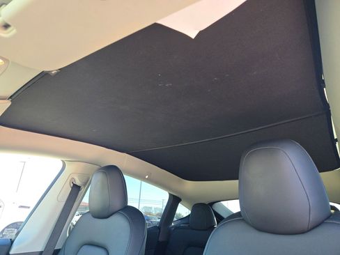 Used 2023 Tesla Model Y Performance image 10