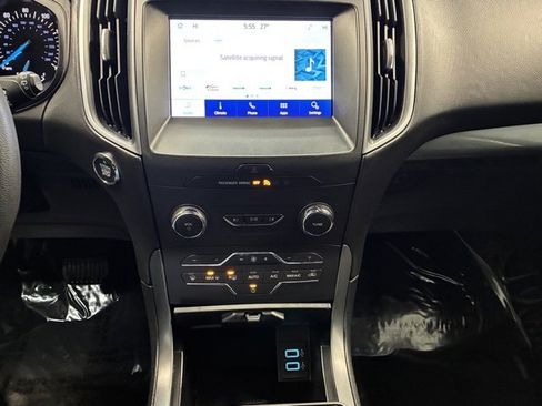 Used 2020 Ford Edge SE image 17