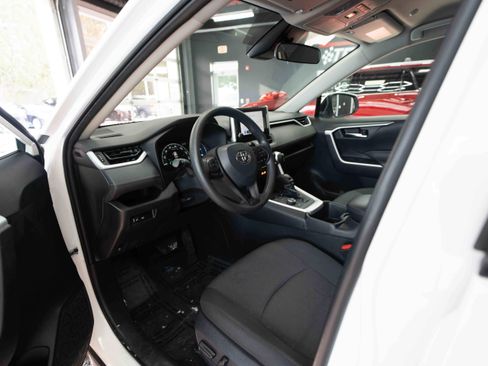 Used 2024 Toyota RAV4 XLE image 8