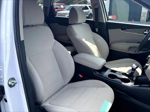 Used 2020 Kia Sorento LX FWD image 7
