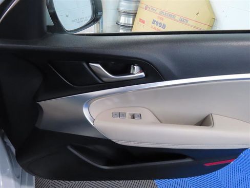 Used 2023 Genesis G70 2.0T image 36