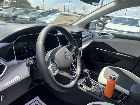 New 2025 Volkswagen Taos SE image 11