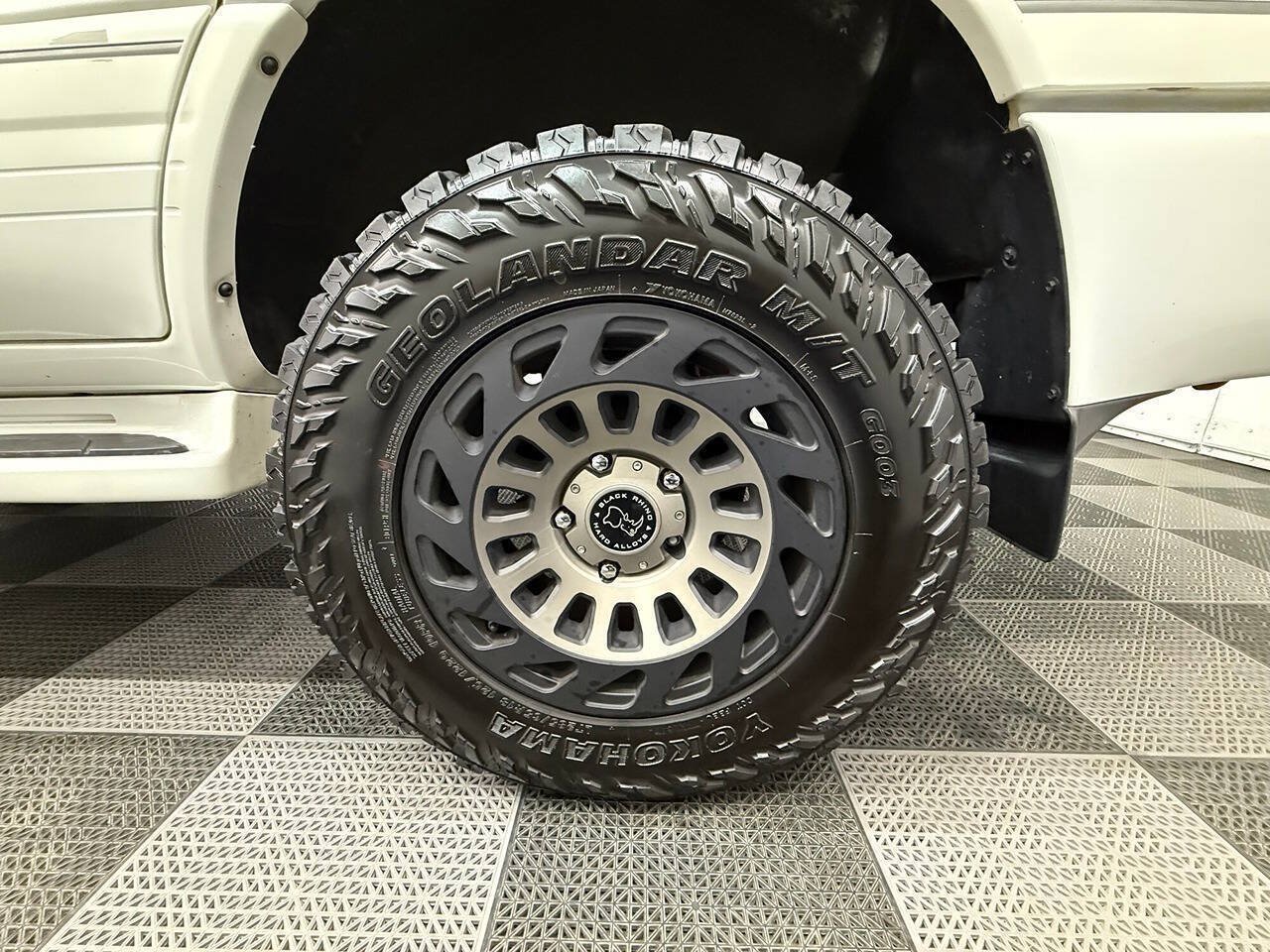 Used 2004 Lexus LX 470 4WD image 33