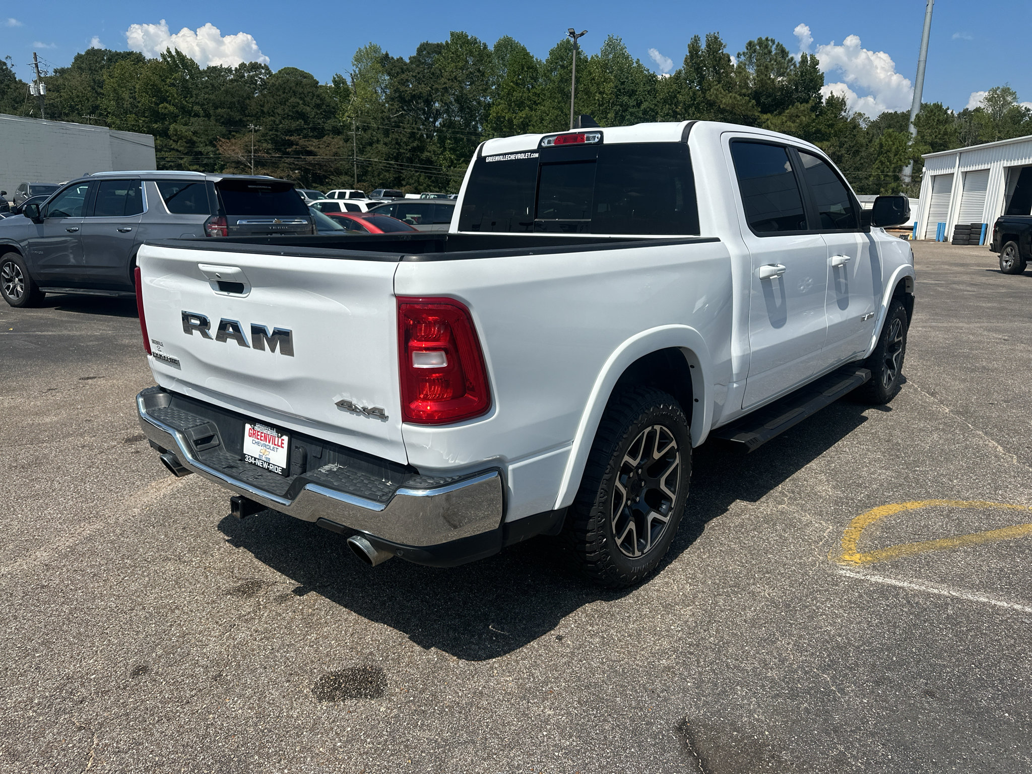 Used 2025 RAM 1500 Laramie AWD/4WD image 5