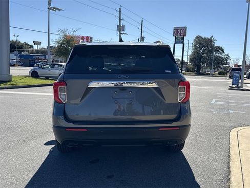 Used 2024 Ford Explorer XLT image 7