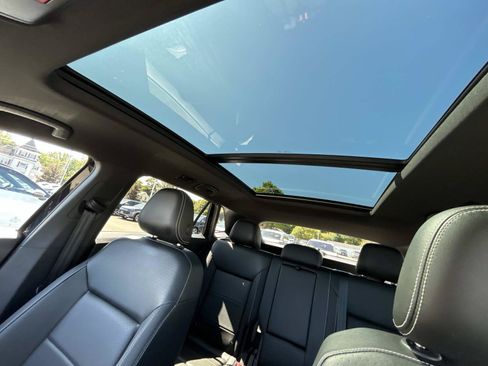 Used 2023 Volkswagen Atlas Cross Sport SE w/ Panoramic Sunroof Package AWD/4WD image 36