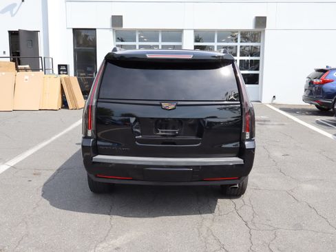 Used 2017 Cadillac Escalade Premium Luxury RWD image 9