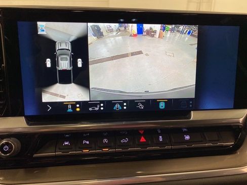 Used 2022 Chevrolet Silverado 1500 High Country w/ High Country Premium Package image 3