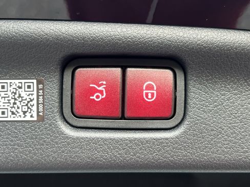 New 2025 Mercedes-Benz C 300 4MATIC Sedan image 25