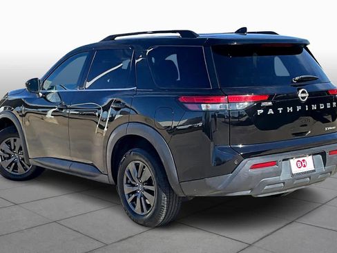 Used 2022 Nissan Pathfinder SV image 11