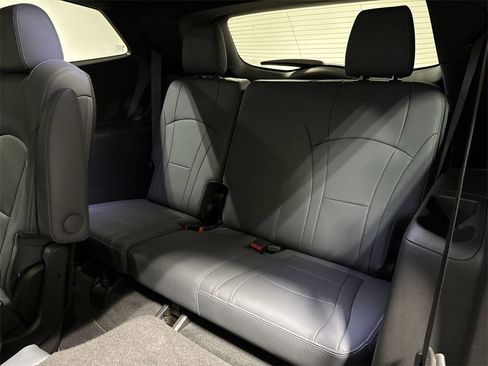 Used 2023 Buick Enclave Essence image 29