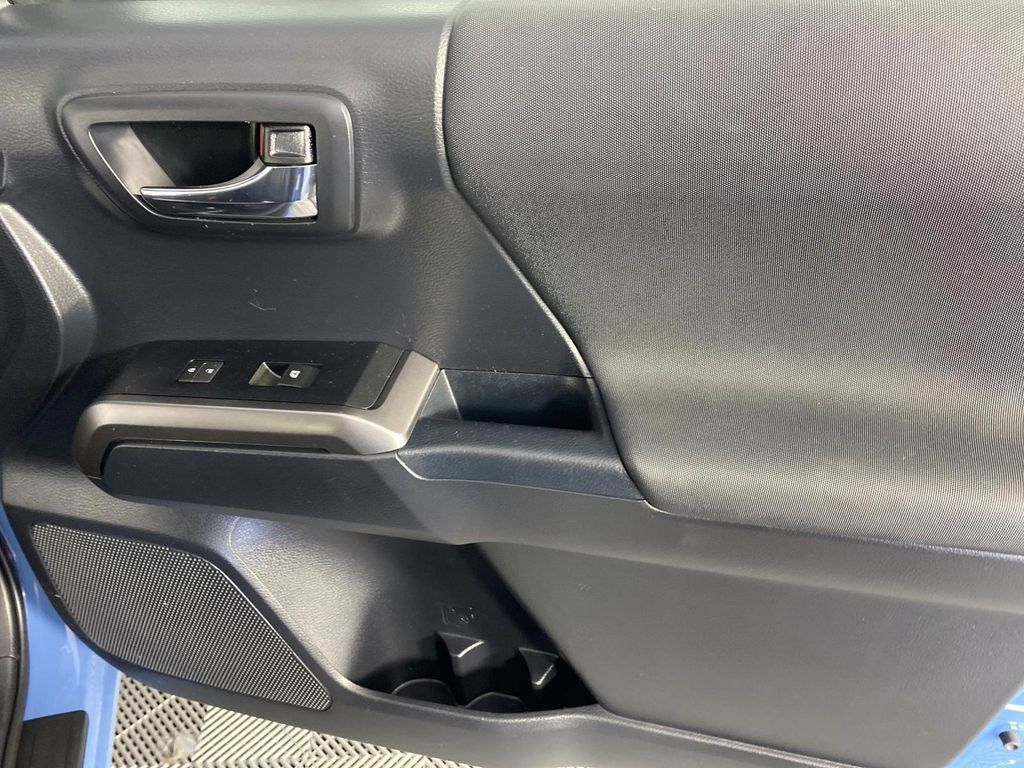 Used 2018 Toyota Tacoma TRD Pro AWD/4WD image 25