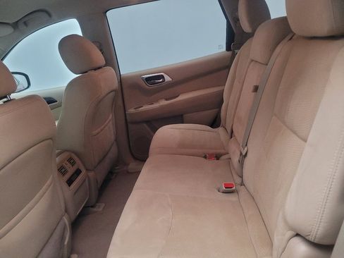 Used 2014 Nissan Pathfinder S image 18