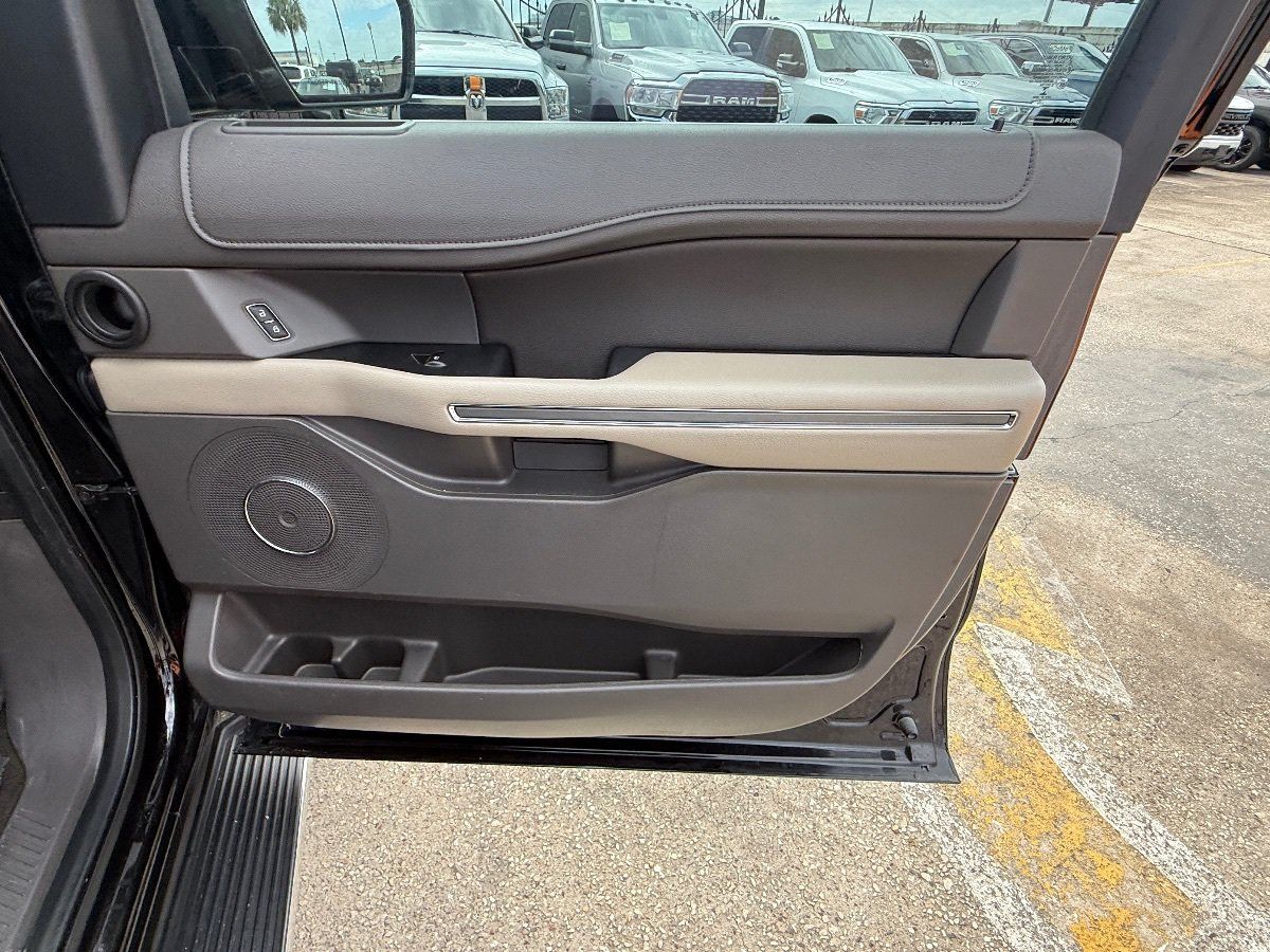 Used 2019 Ford Expedition XLT w/ Equipment Group 202A RWD image 15