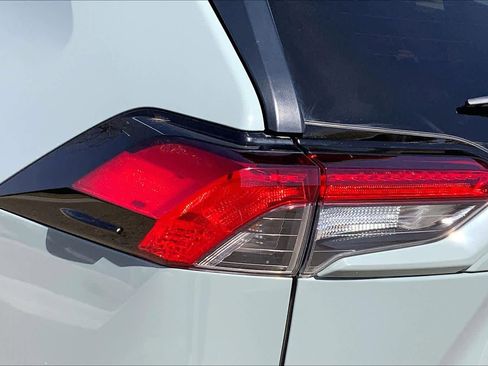 Used 2021 Toyota RAV4 XLE w/ Convenience Package image 29