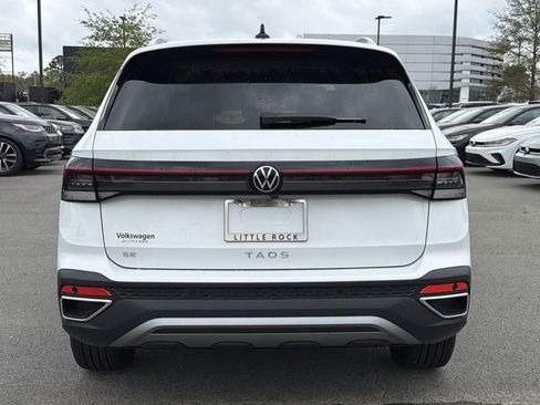 New 2026 Volkswagen Taos SE FWD image 4