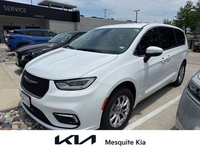 Used 2023 Chrysler Pacifica Touring-L