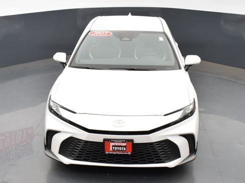 Used 2025 Toyota Camry SE w/ Convenience Package image 24