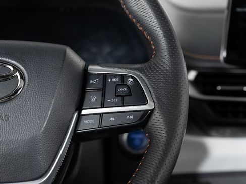 Used 2022 Toyota Sienna XSE w/ XSE Plus Package image 34