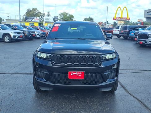 Used 2023 Jeep Grand Cherokee Altitude AWD/4WD image 9
