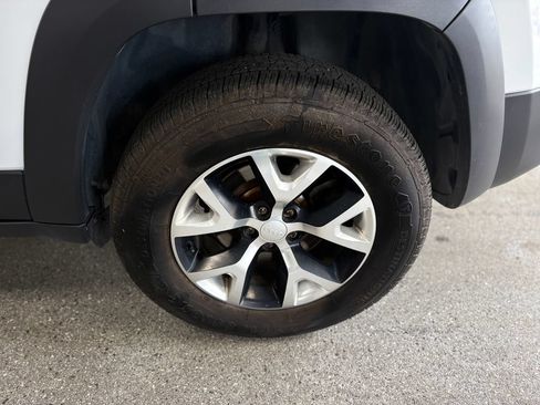 Used 2018 Jeep Cherokee Trailhawk AWD/4WD image 26