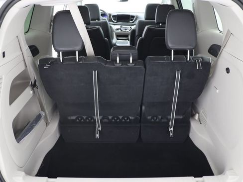 Used 2024 Chrysler Pacifica Limited image 31