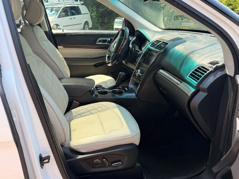 Used 2016 Ford Explorer Platinum AWD/4WD image 29