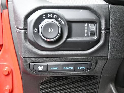 Used 2025 Jeep Wrangler Unlimited Sahara AWD/4WD image 12