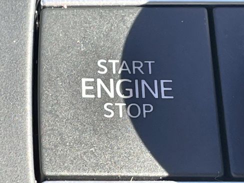 Certified 2025 Volkswagen Tiguan S image 28