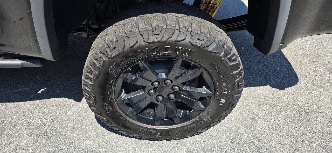 Used 2022 Chevrolet Colorado ZR2 w/ ZR2 Midnight Special Edition AWD/4WD image 10