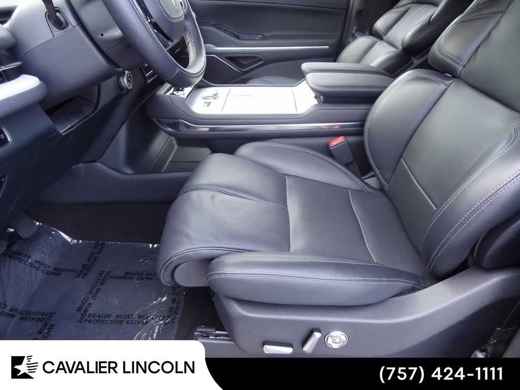Used 2026 Lincoln Navigator L Premier AWD/4WD image 6