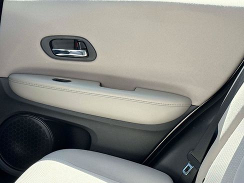 Used 2018 Honda HR-V LX image 14