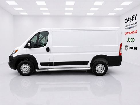 Used 2025 RAM ProMaster 2500 w/ U-Haul Equipment Group FWD image 5