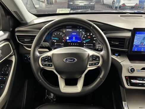Used 2022 Ford Explorer XLT w/ Equipment Group 202A image 16